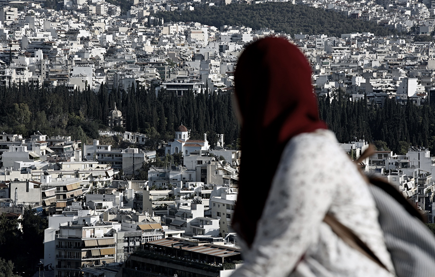 Στο τραπέζι η απαγόρευση της μπούρκας στην Ελλάδα: Τα μέτρα που εξετάζει το υπουργείο Μετανάστευσης και τι ισχύει στην Ευρώπη