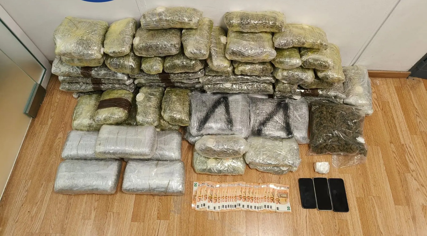 Συνελήφθησαν δύο άτομα για διακίνηση ναρκωτικών στην Αττική &#8211; Κατασχέθηκαν 51 κιλά κάνναβης