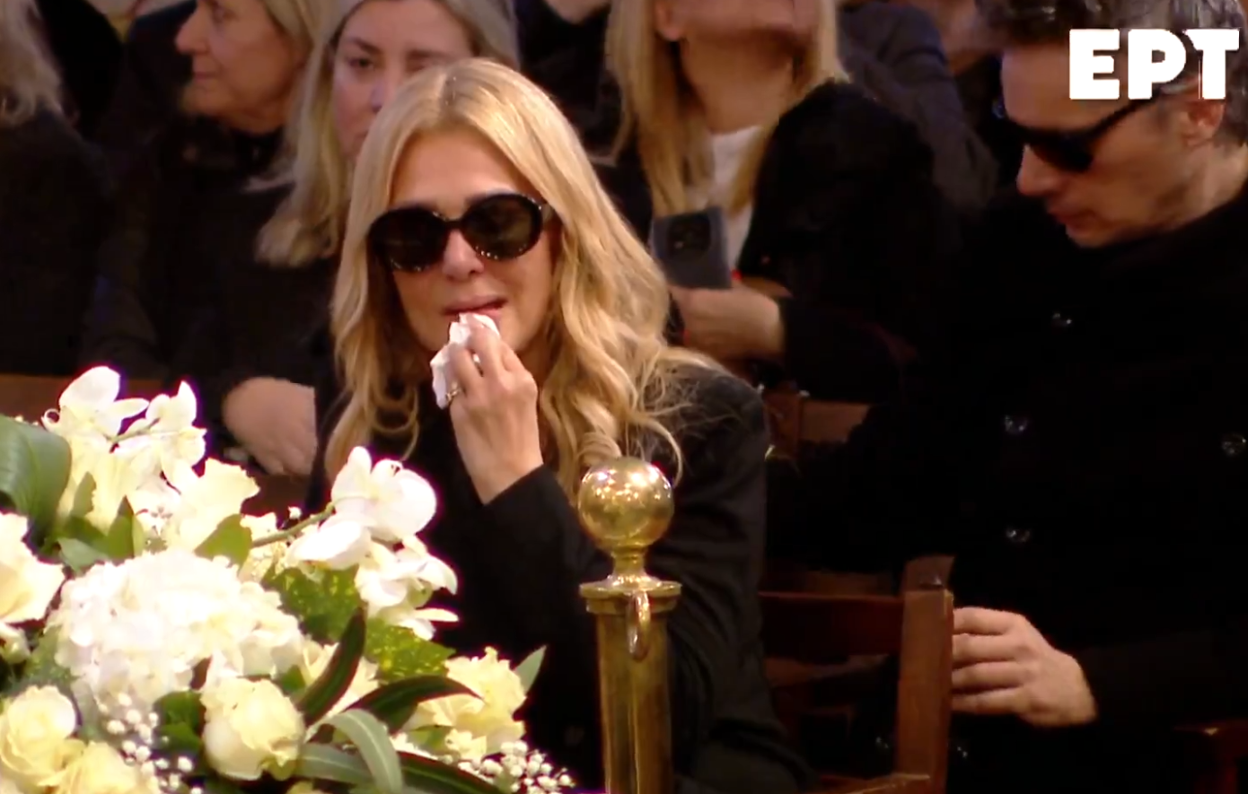 Νατάσα Θεοδωρίδου: Λύγισε μέσα στη Μητρόπολη – Τα δάκρυα για τη Μαρινέλλα στην εξόδιο ακολουθία