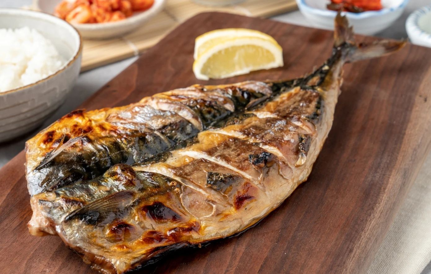 Ψάρι στο φούρνο με λεμόνι και μυρωδικά