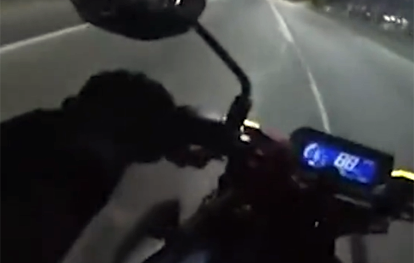 Θρασύτατη ληστεία εν κινήσει σε αυτοκινητόδρομο του Μπουένος Άιρες &#8211; Του έκλεψαν το κλειδί της μηχανής, ενώ έτρεχε με 100 χλμ./ώρα