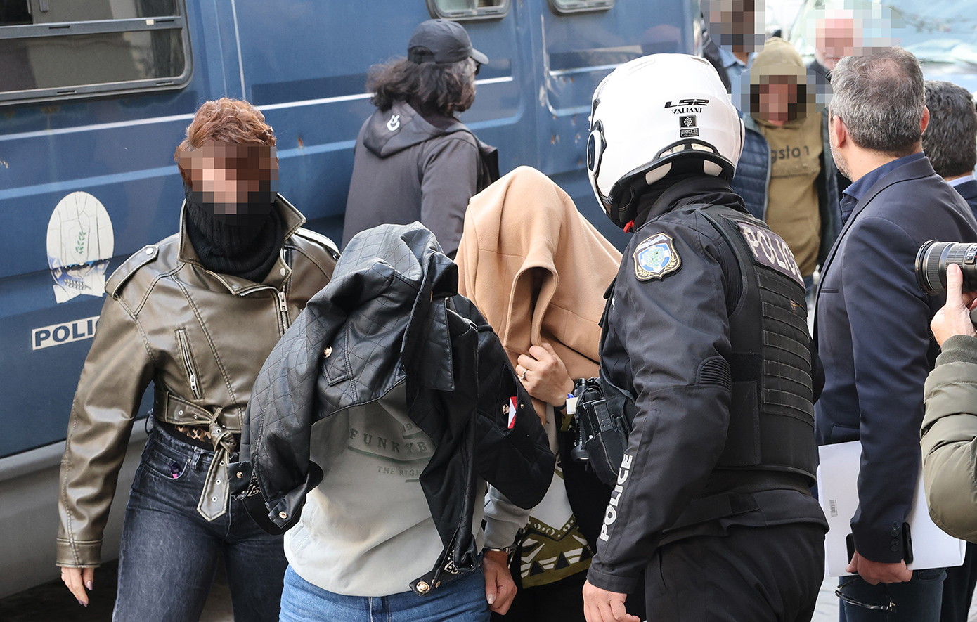 Ηράκλειο: Στον Εισαγγελέα οι συλληφθέντες για την εγκληματική οργάνωση που εκμεταλλευόταν αλλοδαπούς