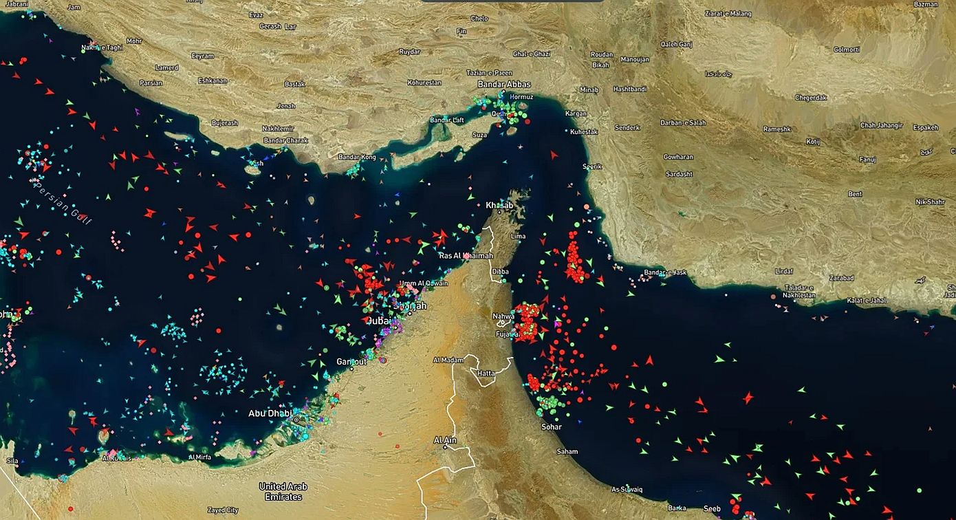 Παγκόσμιος συναγερμός: Πάνω από 250 πλοία ακινητοποιημένα στα Στενά του Ορμούζ &#8211; Εντυπωσιακή εικόνα