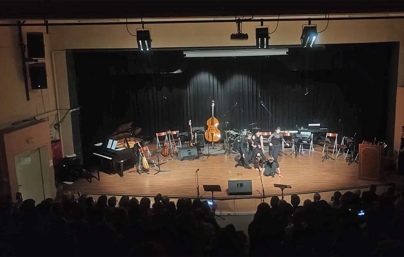 Συγκινητική θεατρική παράσταση μαθητών για την τραγωδία των Τεμπών &#8211; «Τίποτα δεν κρύβεται από τα δικά σας μάτια»