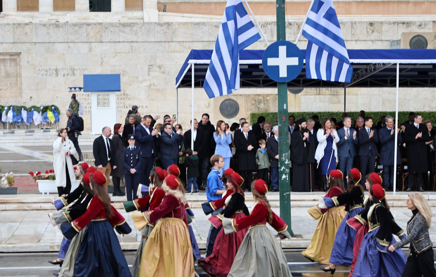 Σε εξέλιξη η μαθητική παρέλαση στην Αθήνα για την 25η Μαρτίου &#8211; Δείτε φωτογραφίες