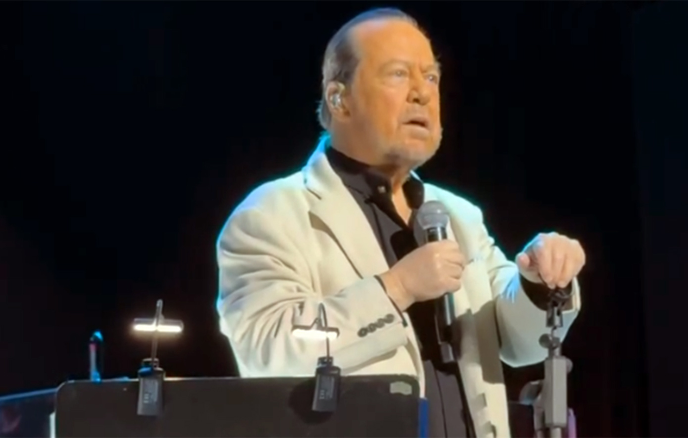 O Γιάνης Πάριος τραγούδησε το «Καμιά φορά» της Μαρινέλλας &#8211; «Δεν μπορώ να πω ούτε το όνομά της», είπε συγκινημένος