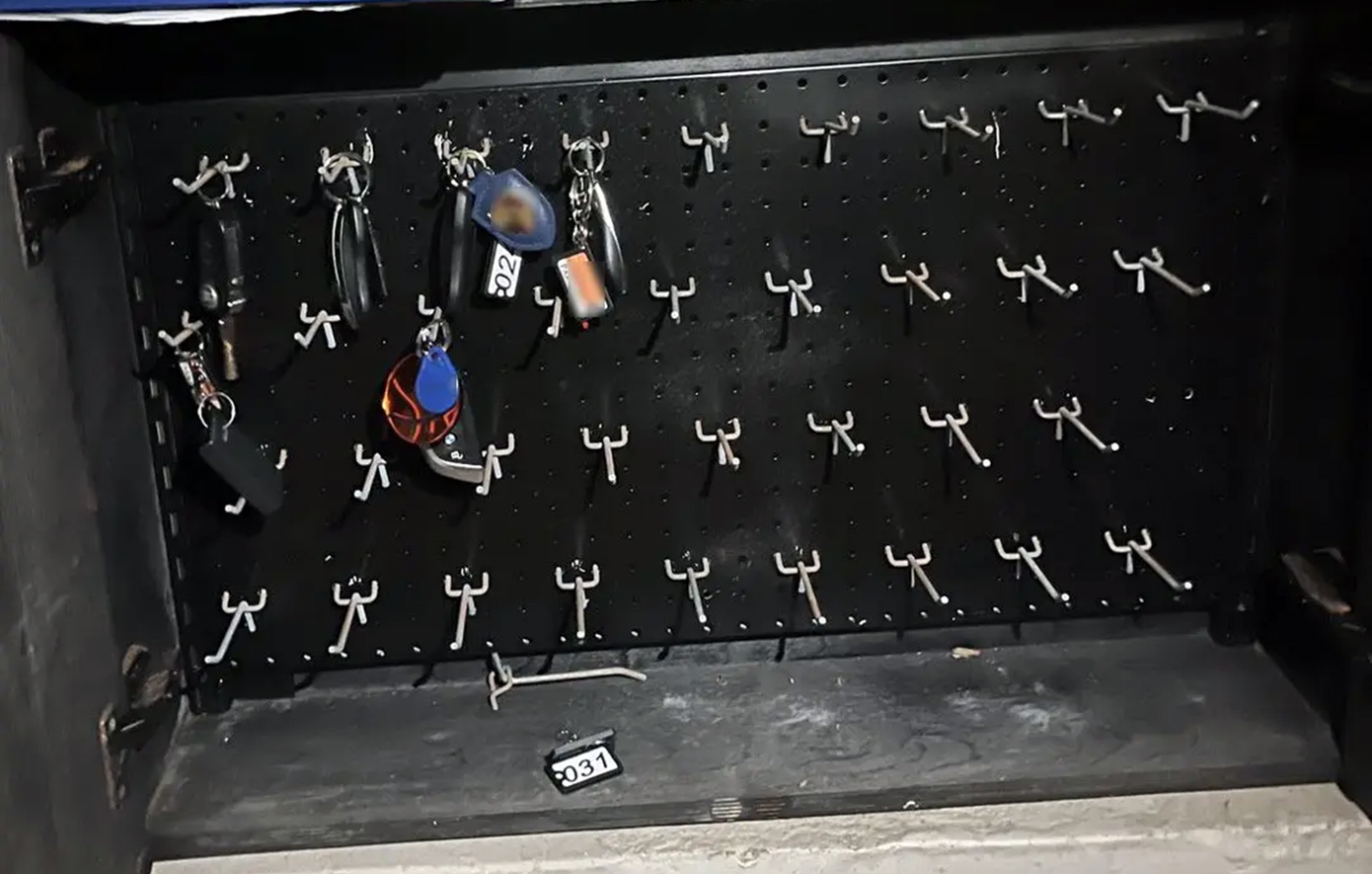 Εξαπατούσαν οδηγούς και πάρκαραν τα οχήματά τους σε δημόσιους χώρους έναντι αμοιβής στην Κηφισιά – Δύο συλλήψεις