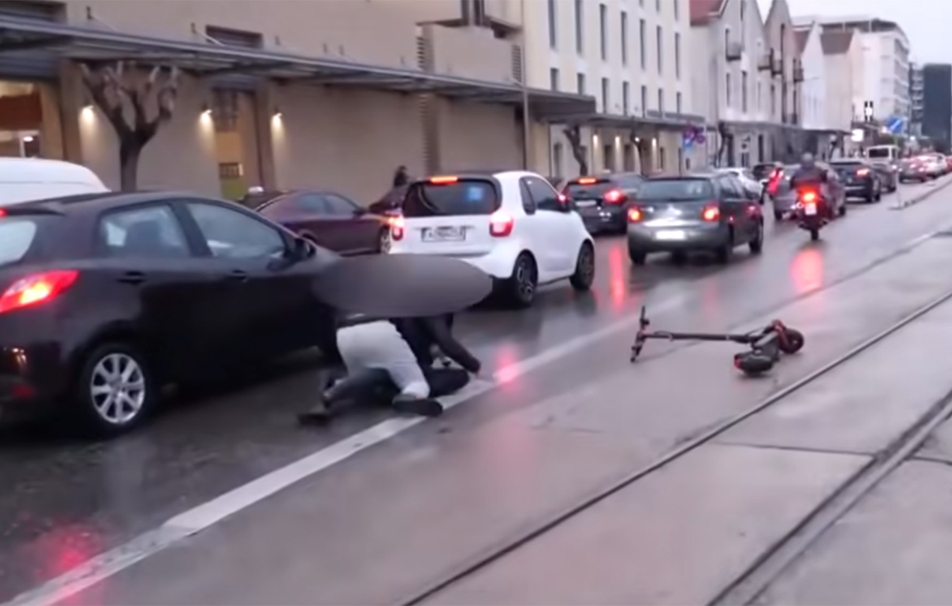 Πιτσιρικάδες στην Πάτρα έφαγαν τούμπα με πατίνι σε ζωντανή μετάδοση