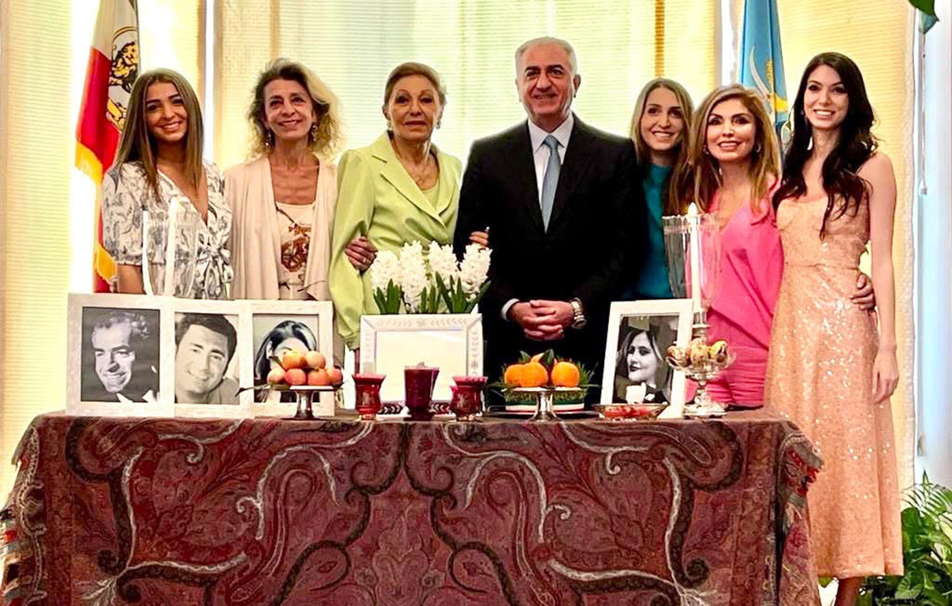 To 40ημερο δημόσιο πένθος για τον Αλί Χαμενεί που επισκιάζει την μεγαλύτερη γιορτή του Ιράν, το «Νορούζ»