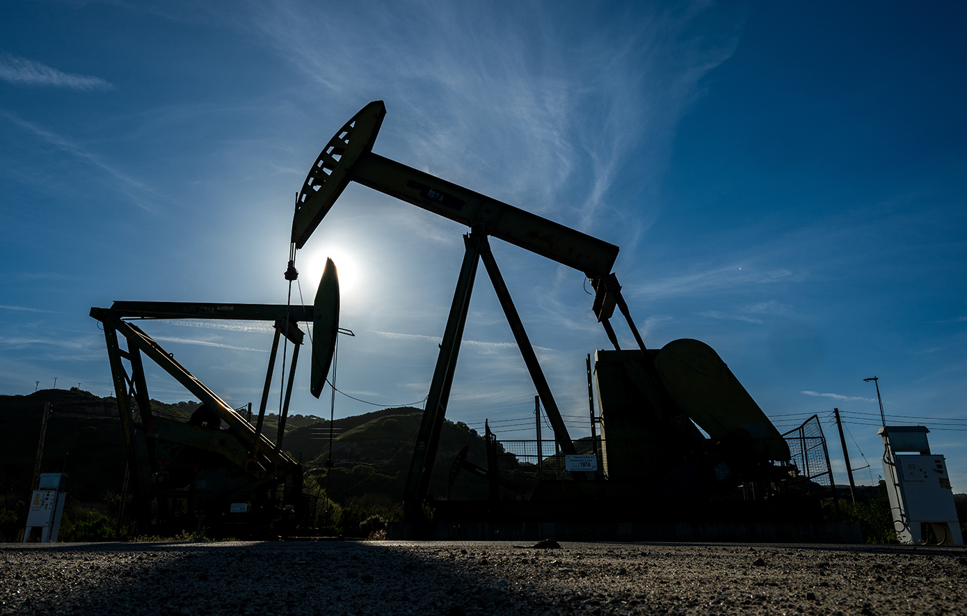 Βουτιά 7% για τις τιμές του πετρελαίου μετά τις νέες δηλώσεις Τραμπ για τον πόλεμο με το Ιράν