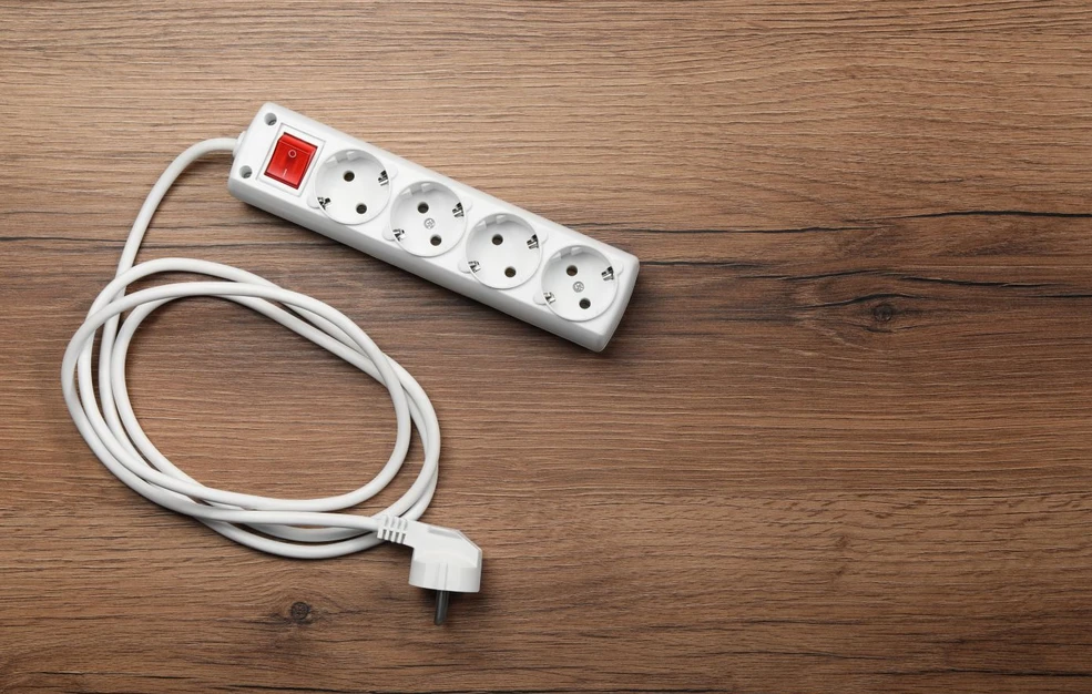 Πέντε συνηθισμένα λάθη που «φουσκώνουν» τον λογαριασμό ρεύματος