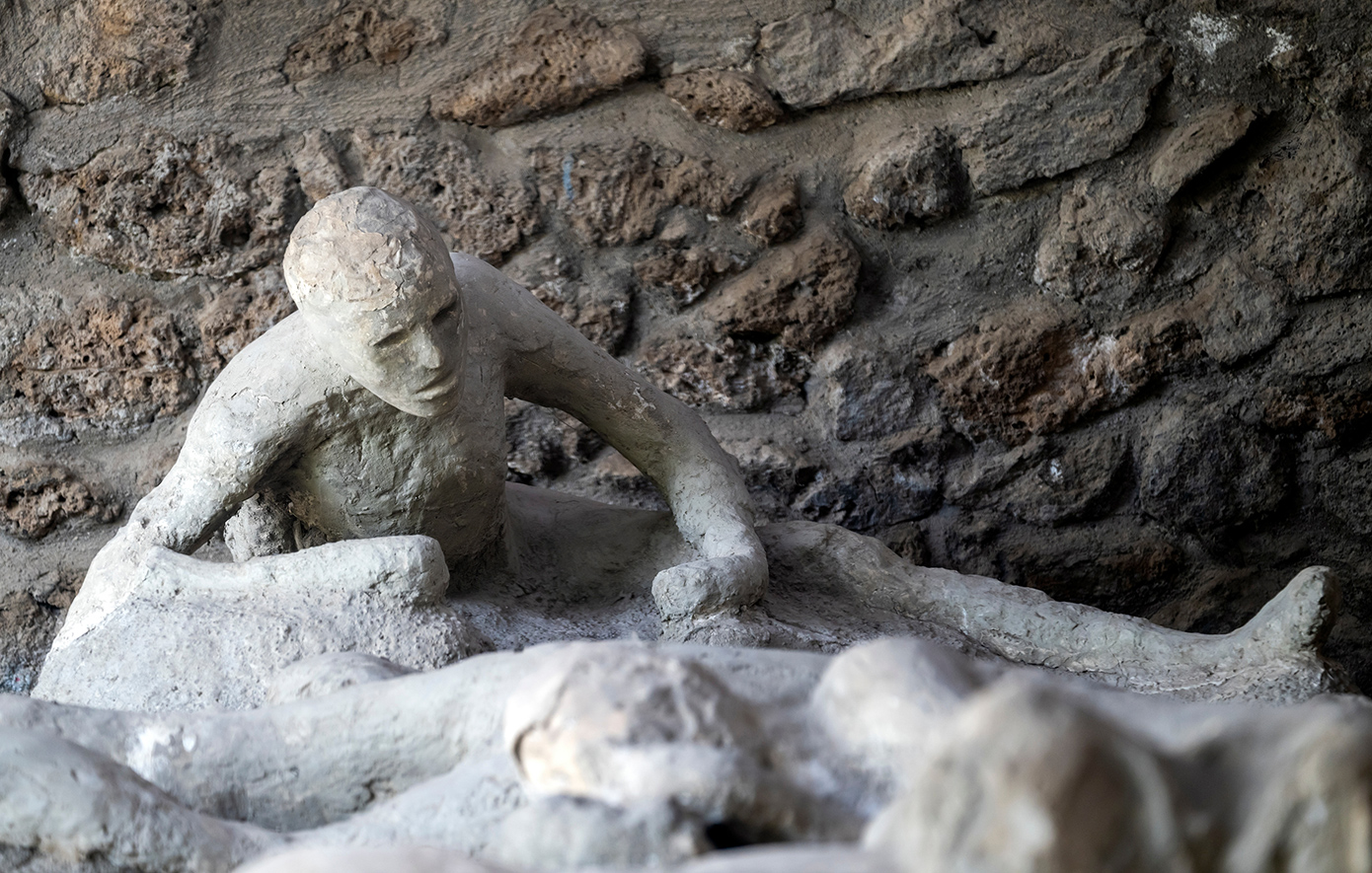 Θύματα της Πομπηίας αγκαλιάζονται στις τελευταίες στιγμές πριν από την έκρηξη του ηφαιστείου &#8211; Μια συγκλονιστική νέα έκθεση