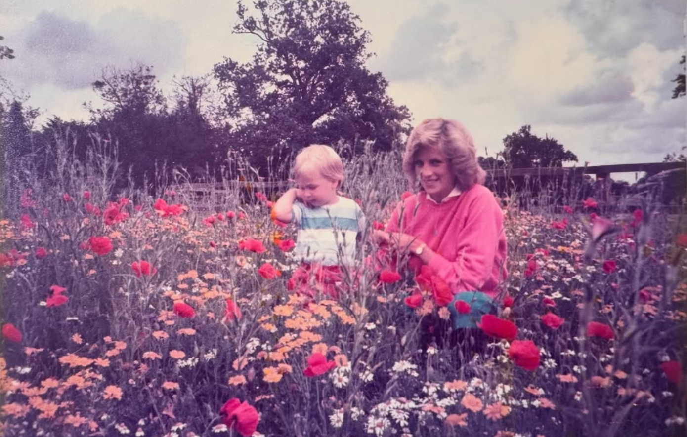 Η σπάνια φωτογραφία της Νταϊάνα που συγκίνησε το διαδίκτυο: Το μήνυμα του Ουίλιαμ