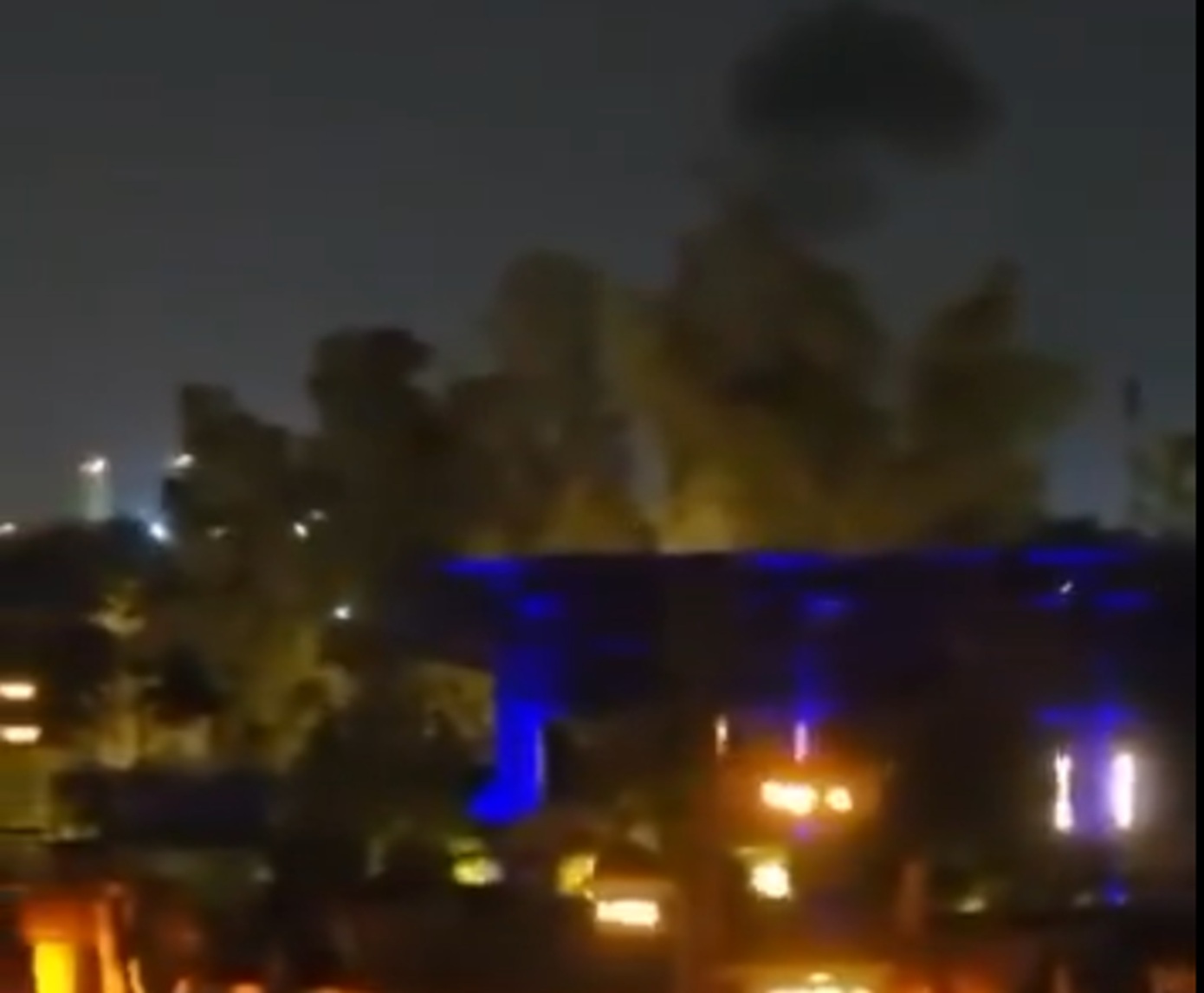 Πυρκαγιά στην αμερικανική πρεσβεία στο Ριάντ μετά από εκρήξεις &#8211;