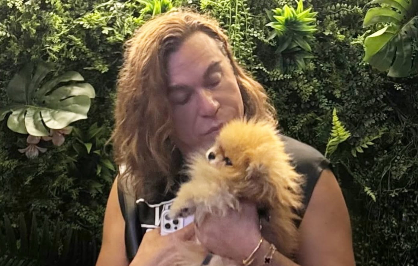 Τρύφωνας Σαμαράς &#8211; Το σπαρακτικό αντίο στη σκυλίτσα του που σκοτώθηκε στο J2US