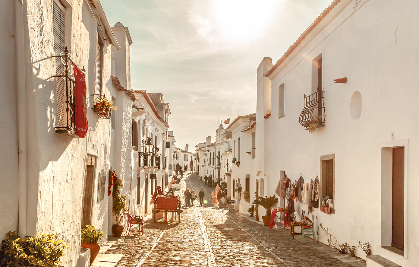 Monsaraz: Μεσαιωνική γοητεία πάνω από τη μεγαλύτερη τεχνητή λίμνη της Ευρώπης στην Πορτογαλία