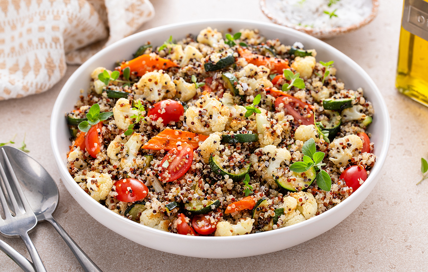 Σαλάτα με κινόα και λαχανικά