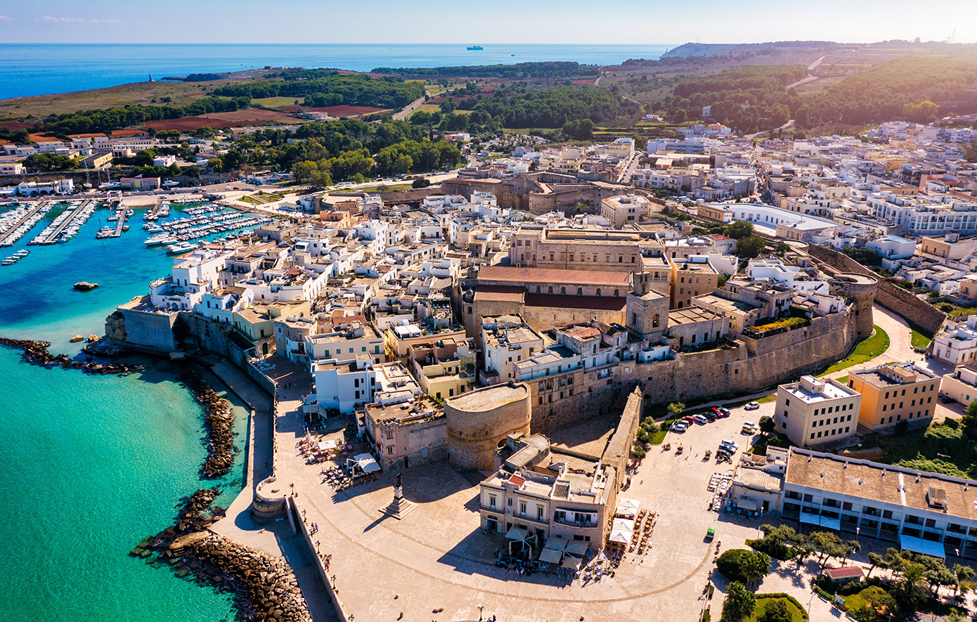 Otranto: Μια παραθαλάσσια πόλη στην Ιταλία, που αφηγείται ιστορίες αιώνων