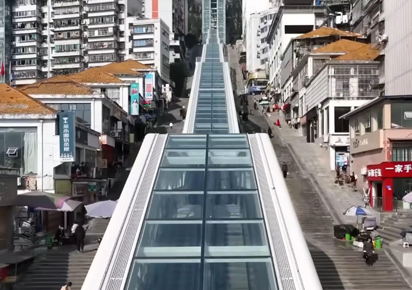 Σε λειτουργία το μεγαλύτερο υπαίθριο σύστημα κυλιόμενων σκαλών στον κόσμο