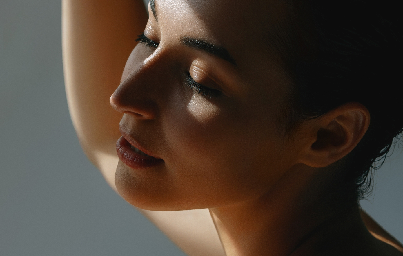 Ακμή στην ενήλικη ζωή: γιατί επιμένει και πώς θα τη διαχειριστείτε σωστά