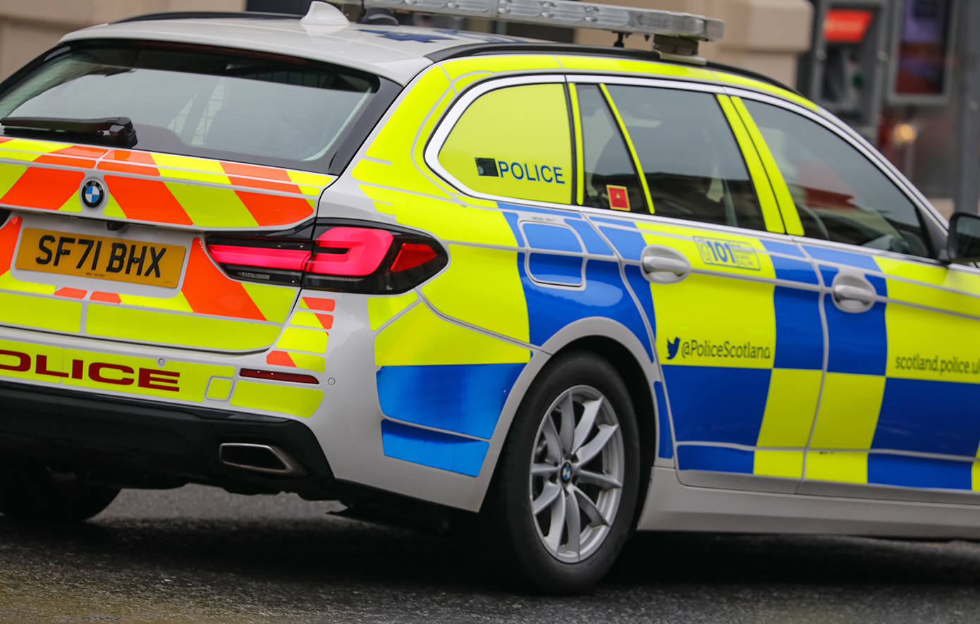 Άνδρας κυκλοφορεί στο Εδιμβούργο κρατώντας απειλητικά δύο μεγάλα μαχαίρια &#8211; «Μάλλον μαχαίρωσε δύο άτομα»