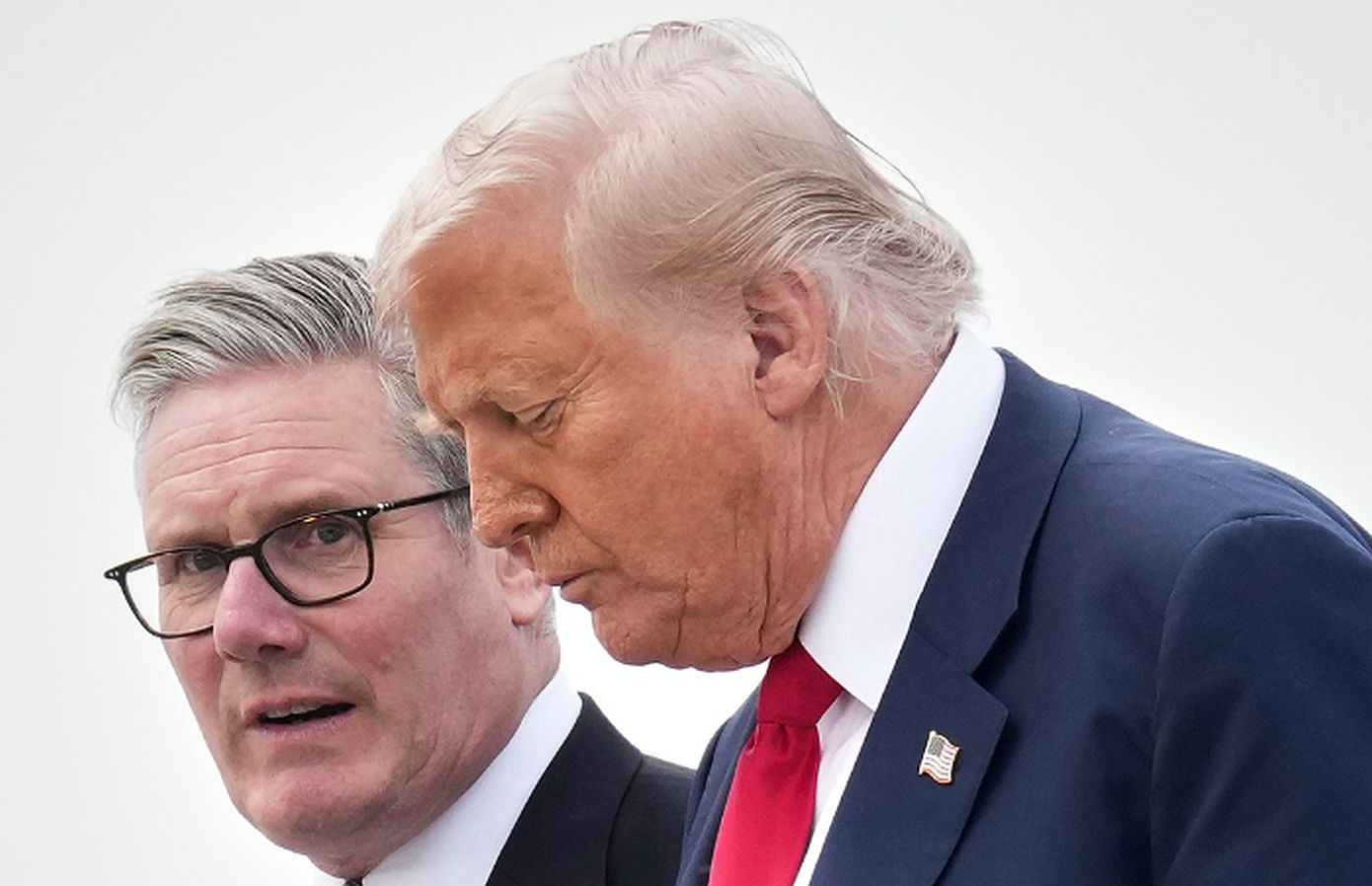 Τραμπ και Στάρμερ συνομίλησαν για τη σημασία της επαναλειτουργίας των Στενών του Ορμούζ