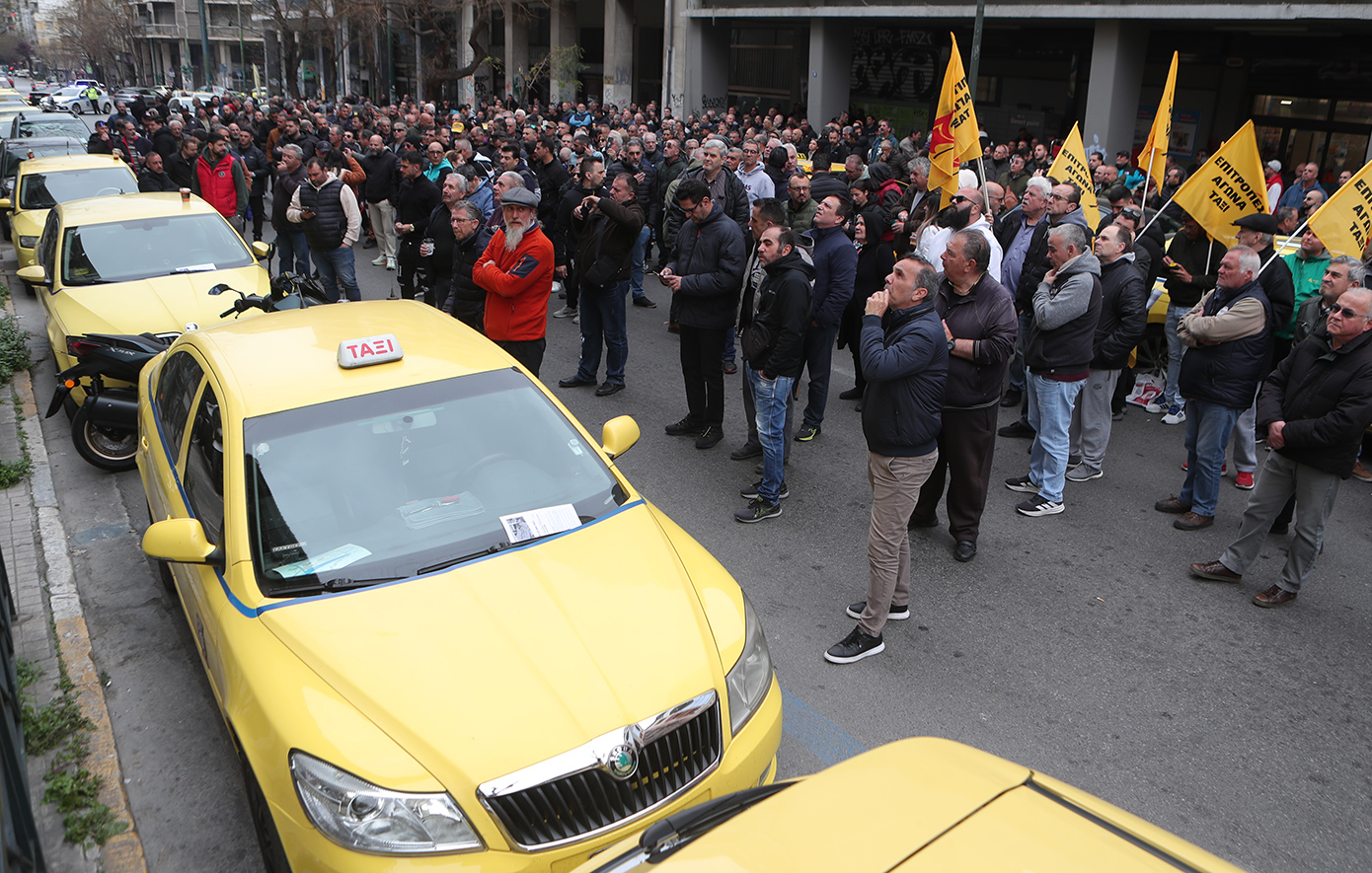 Σε εξέλιξη η απεργία των ταξί, κλειστή η Μάρνης &#8211; «Δεν ανεχόμαστε εχθρικές πολιτικές»