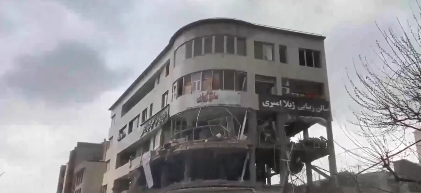 Ισραηλινός πύραυλος κατέστρεψε το κτίριο του τηλεοπτικού σταθμού, Al Araby &#8211; «Κόπηκε» η ζωντανή μετάδοση, τουλάχιστον 10 τραυματίες