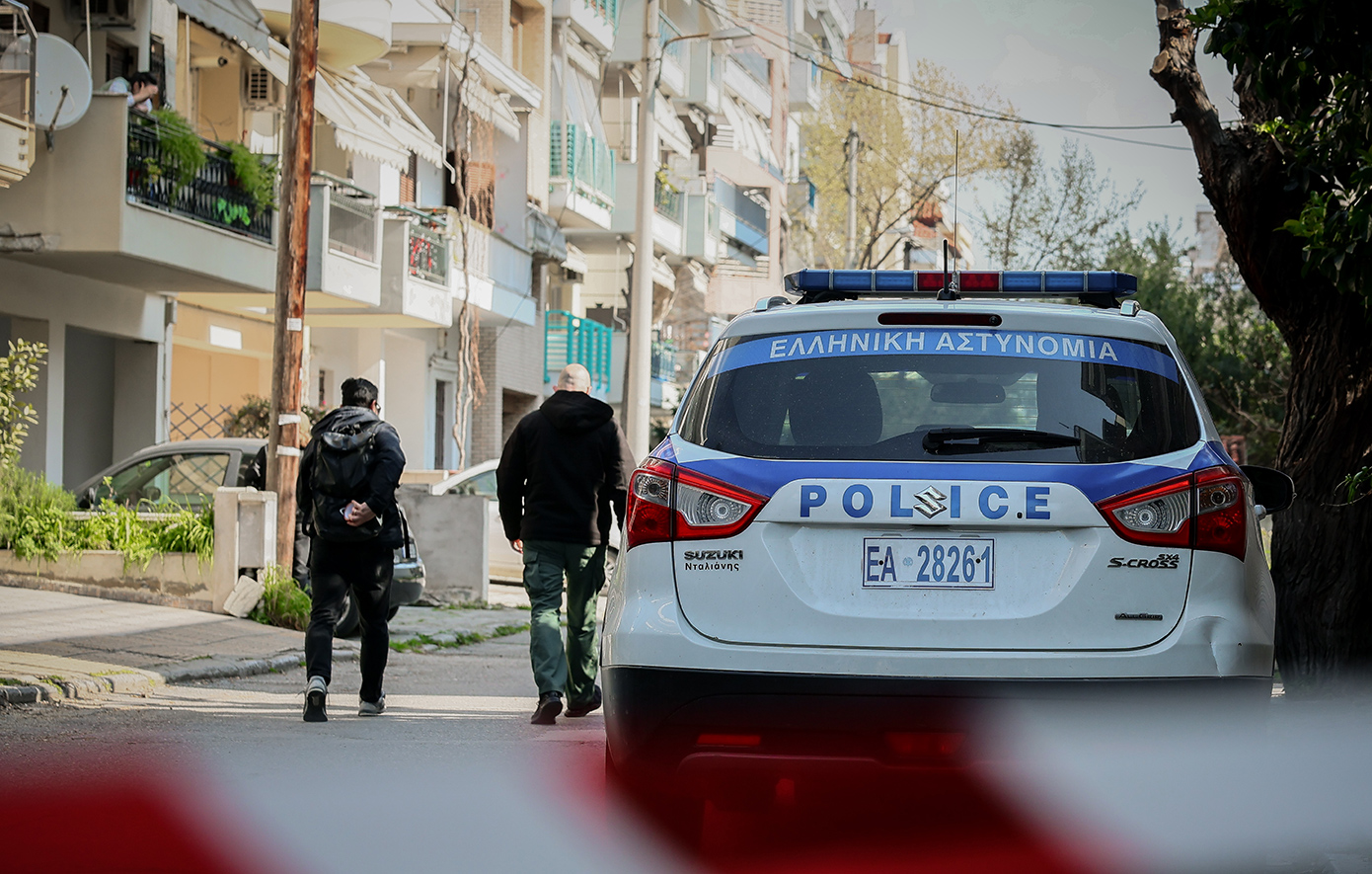 Παραδόθηκε ο ύποπτος για τη δολοφονία του 20χρονου στην Καλαμαριά