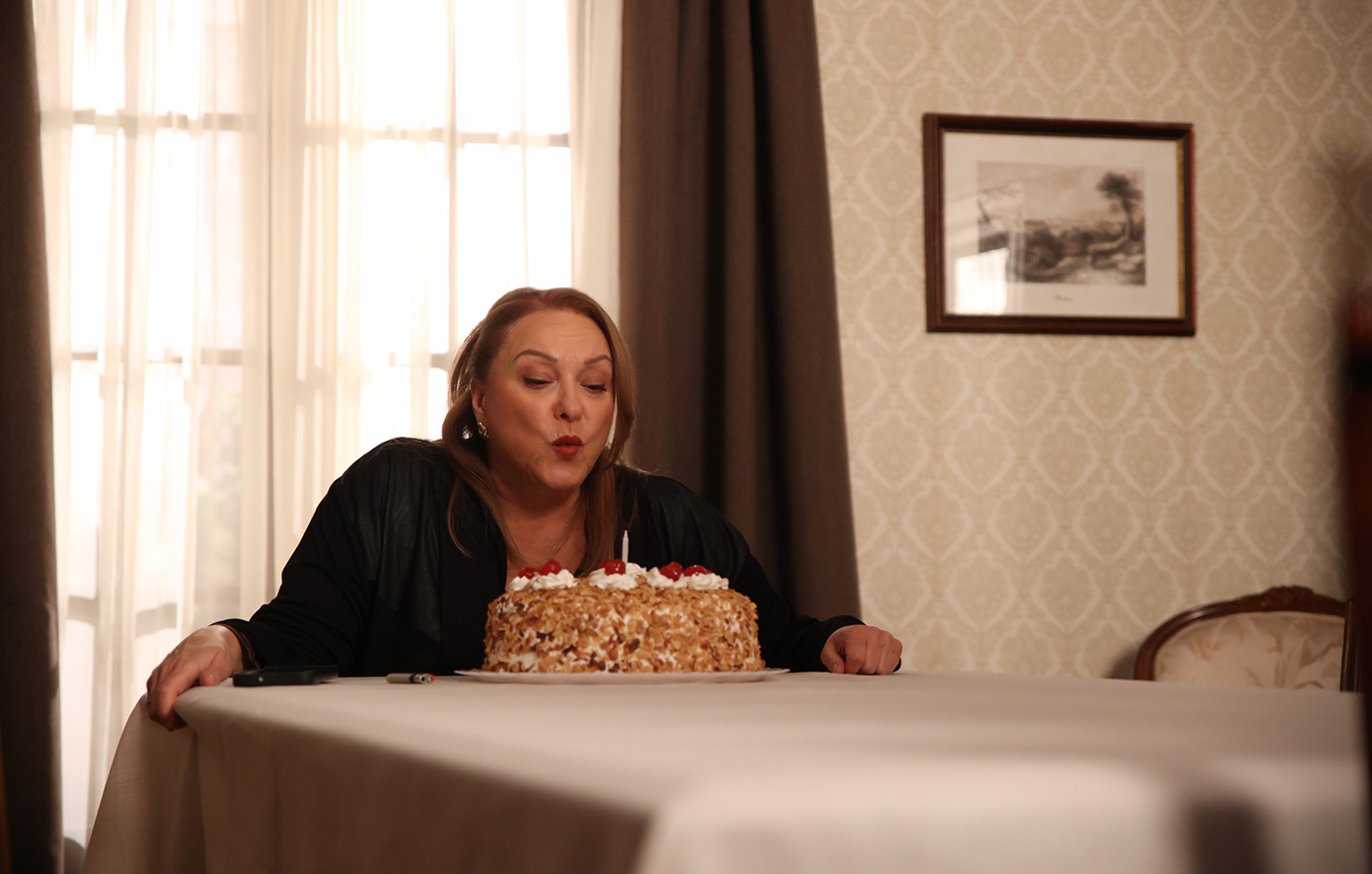 «Το σόι σου»: Η Χαρούλα έχει γενέθλια μα κανείς δεν το θυμάται