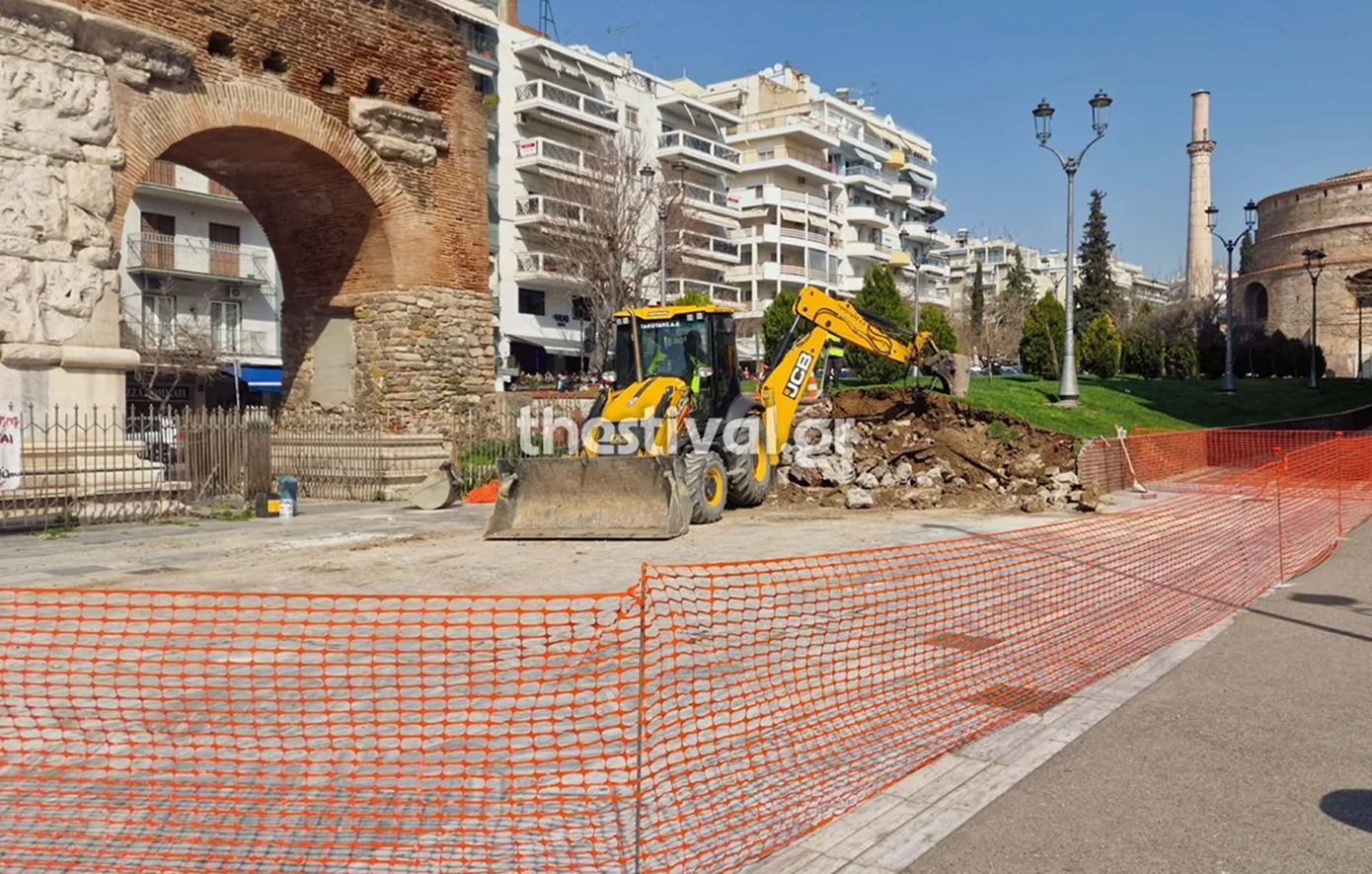 Γκρεμίζεται ο τοίχος δίπλα στην Καμάρα στη Θεσσαλονίκη &#8211; Γέμιζε με γκράφιτι και αφίσες