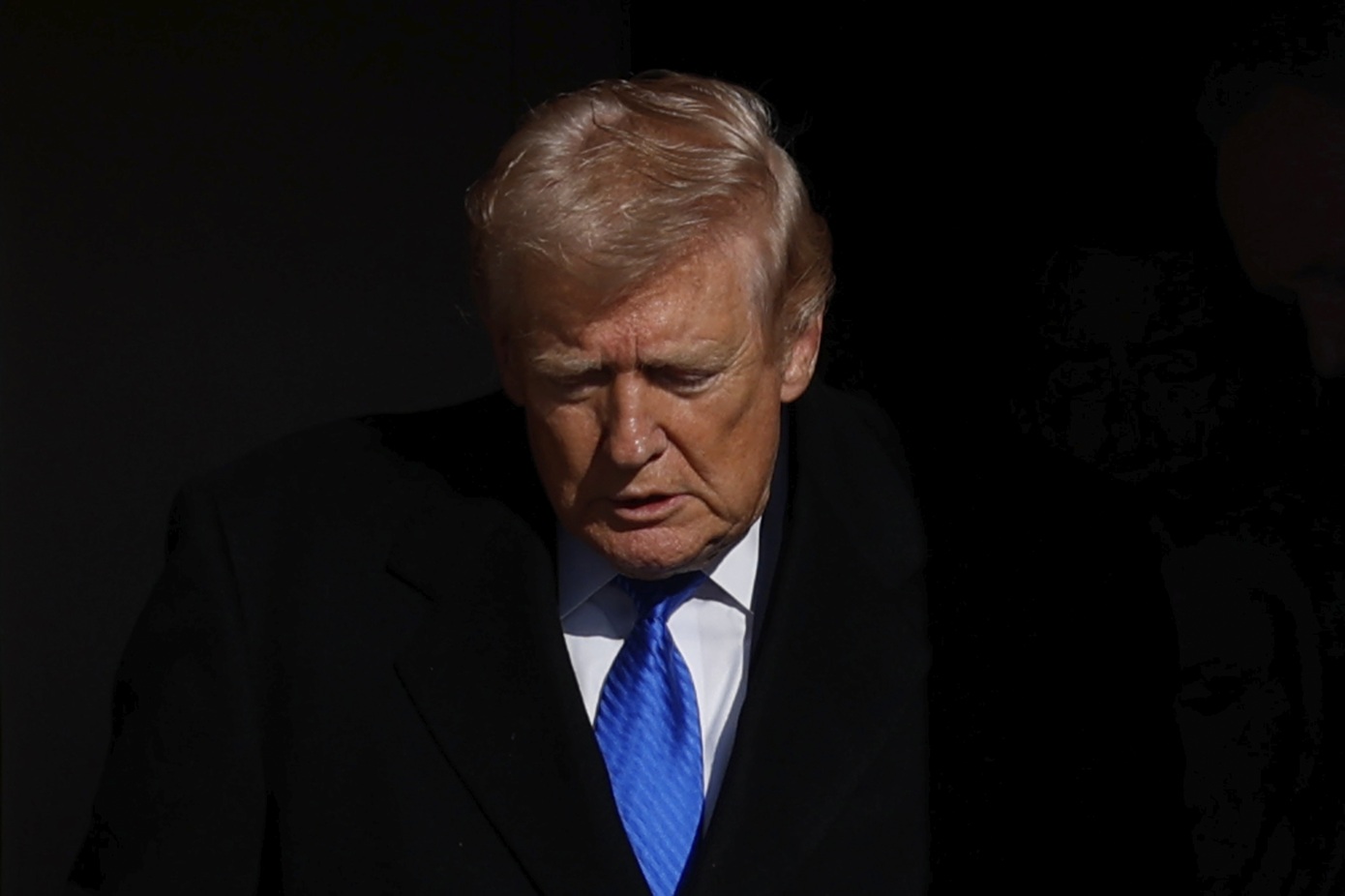 Οι αντικρουόμενες δηλώσεις του Τραμπ για τη σύγκρουση με το Ιράν προκαλούν ερωτήματα