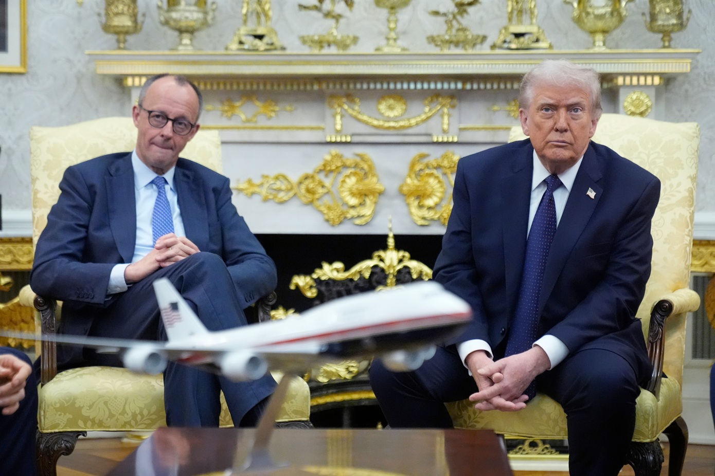 Μερτς: Το Ισραήλ επιτίθεται στο κέντρο διοίκησης του Ιράν, ενώ οι ΗΠΑ επικεντρώνονται στα όπλα