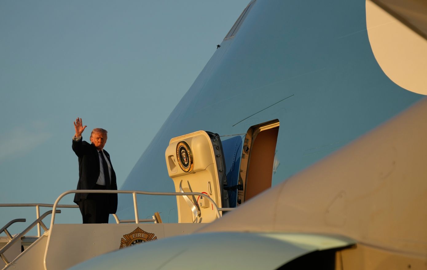 Το πετρέλαιο πέφτει, ο Τραμπ απειλεί με «φωτιά και οργή», το Ιράν «δεν διαπραγματεύεται» και συνεχίζει τις επιθέσεις στους γείτονές του