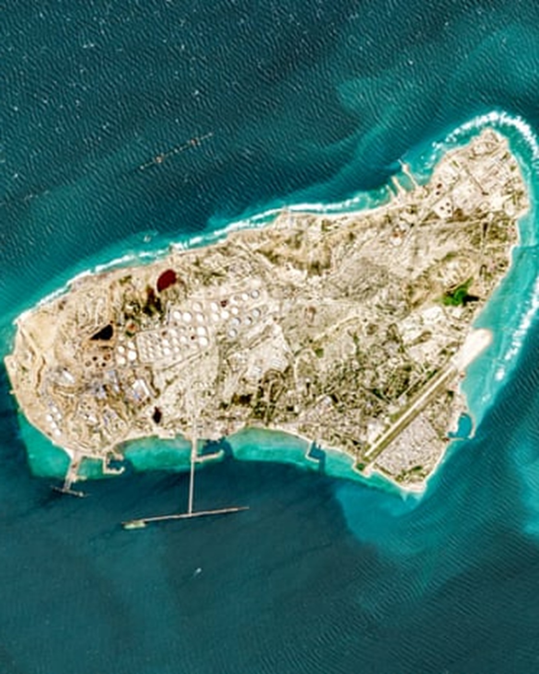 Νήσος Χαργκ: Οι 15 στόχοι που επέλεξαν οι Αμερικανοί να χτυπήσουν &#8211; Από εκεί εξάγεται το 90% του Ιρανικού πετρελαίου