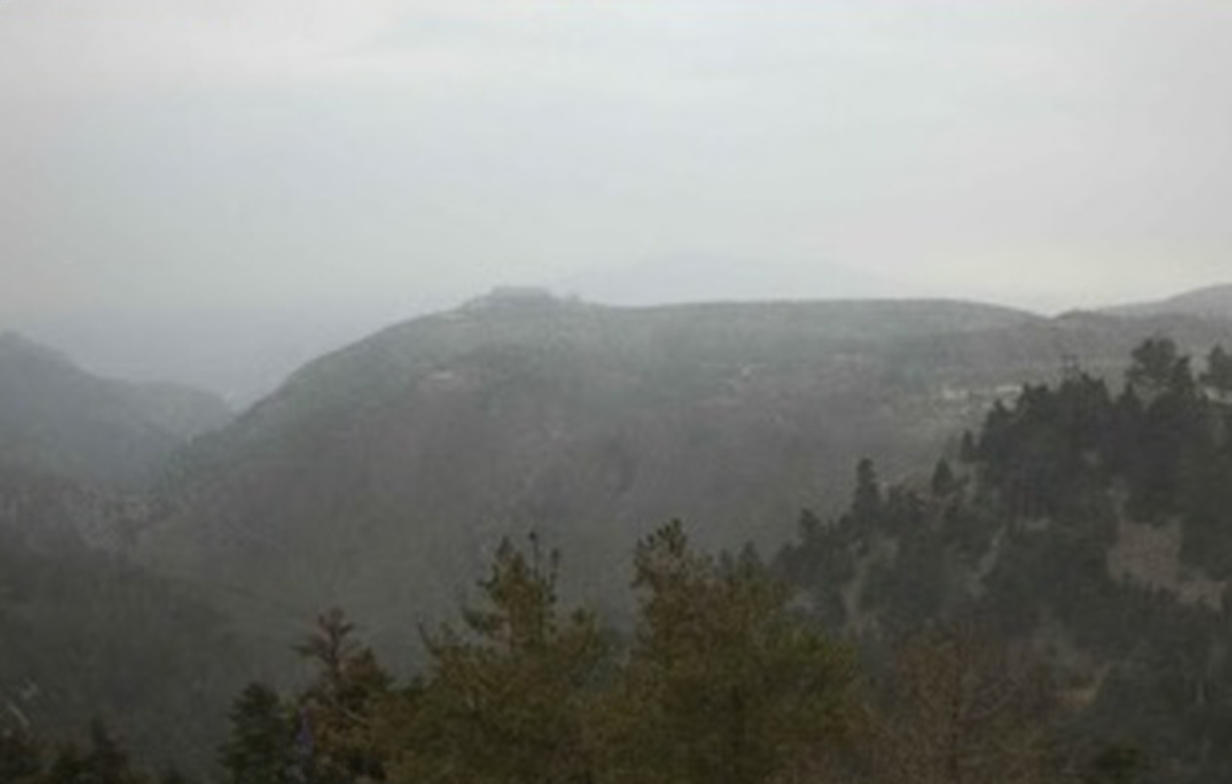 Χιονίζει στην Πάρνηθα αυτή την ώρα