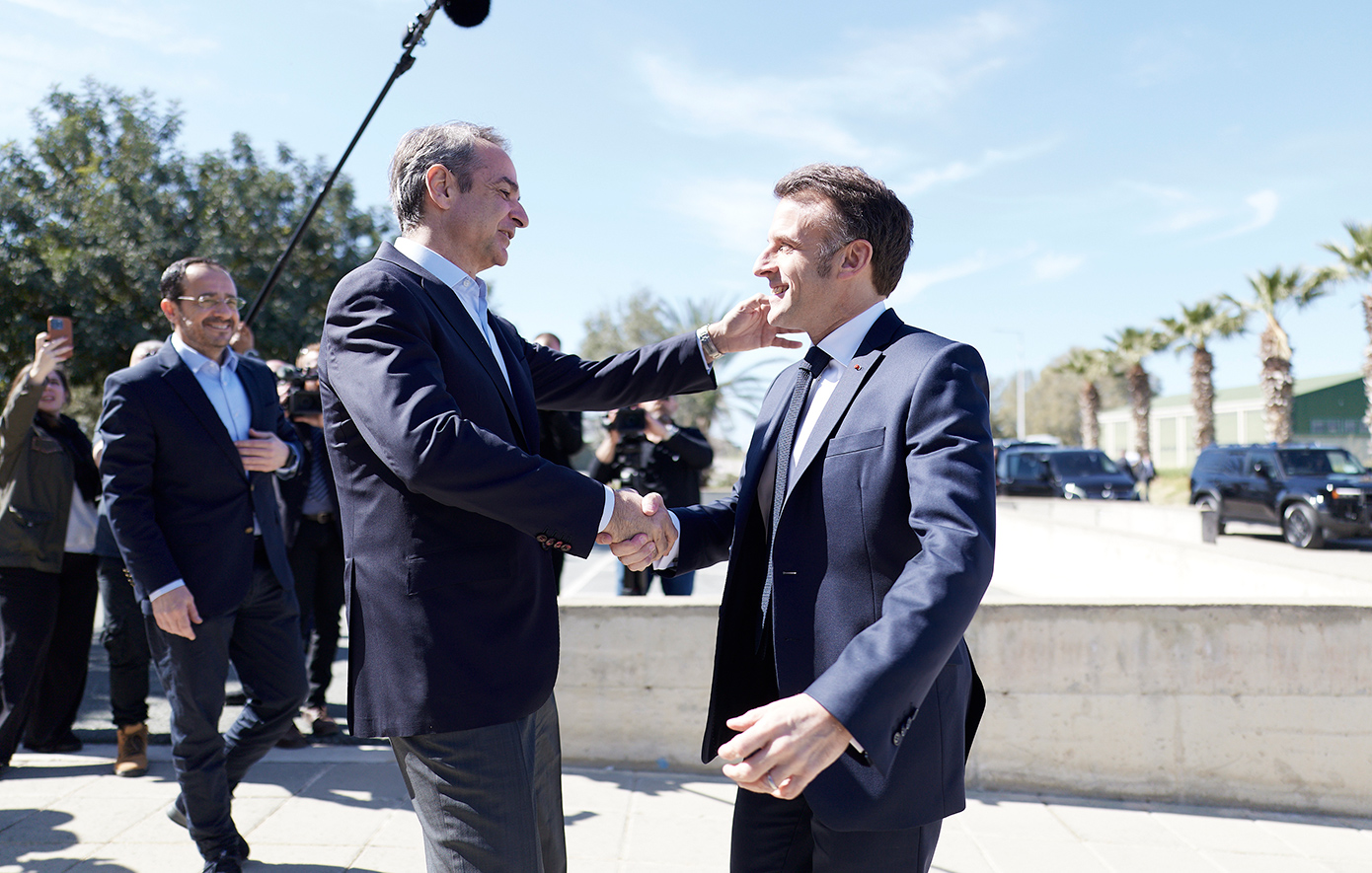 Στην Κύπρο Μητσοτάκης και Μακρόν για την τριμερή με Χριστοδουλίδη