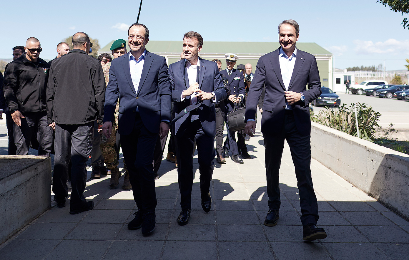 Ολοκληρώθηκε η τριμερής συνάντηση Μητσοτάκη, Μακρόν και Χριστοδουλίδη στην Κύπρο
