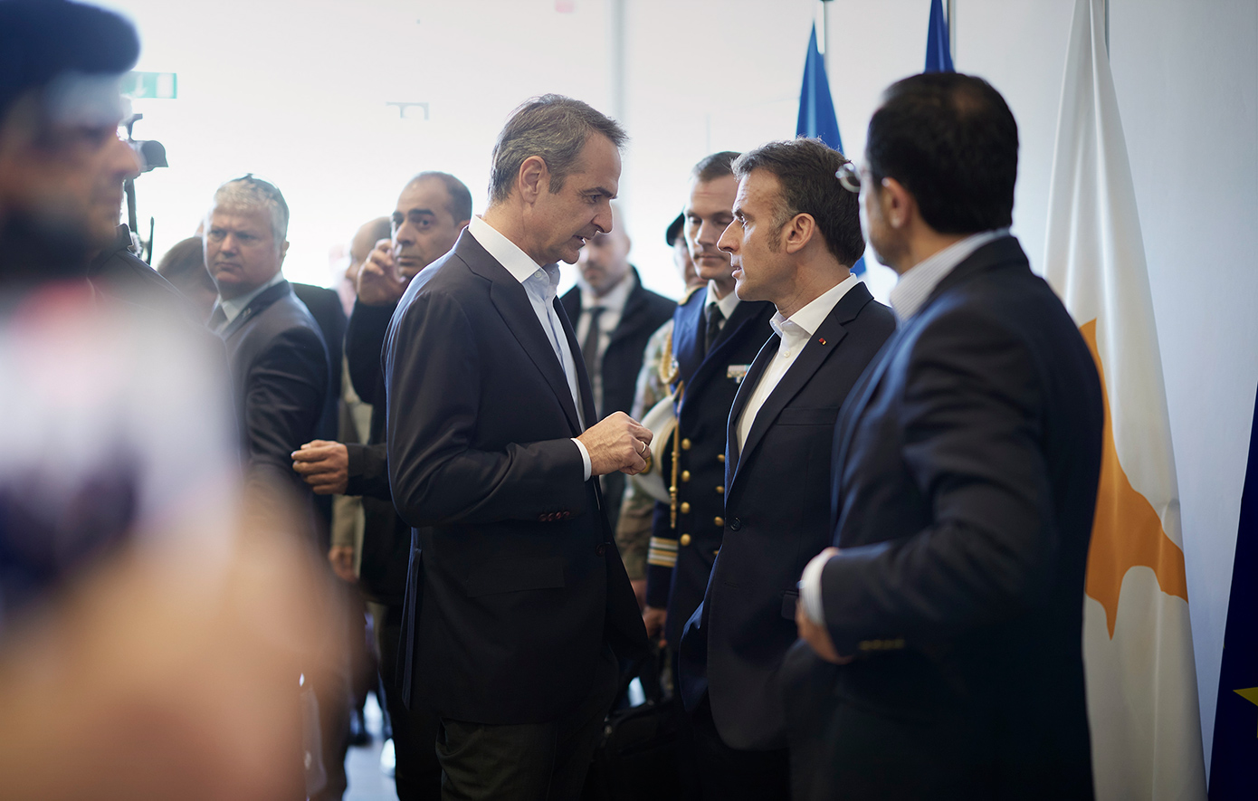 Στην Κύπρο Μητσοτάκης και Μακρόν για την τριμερή με Χριστοδουλίδη