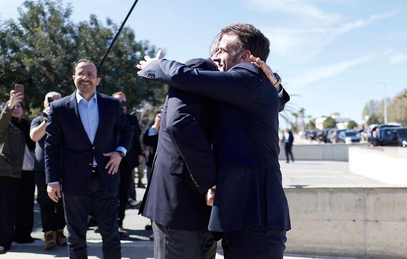 Στην Κύπρο Μητσοτάκης και Μακρόν για την τριμερή με Χριστοδουλίδη