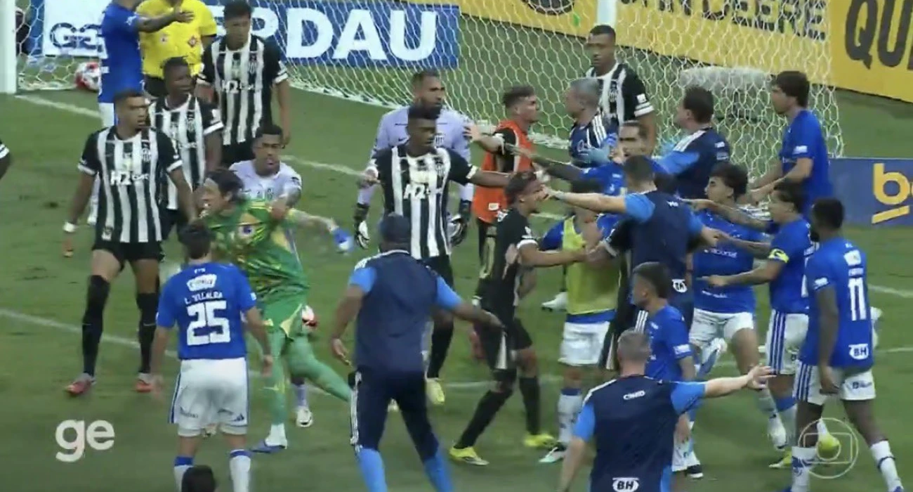 Ο τελικός ποδοσφαίρου που μετατράπηκε σε&#8230; ΜΜΑ &#8211; Οι ευθύνες του διαιτητή και οι «συγγνώμες»