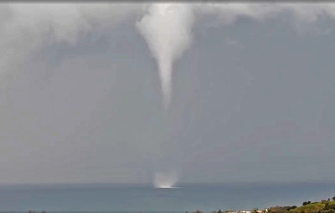 Υδροστρόβιλος έκανε την εμφάνισή του στο Ρέθυμνο &#8211; Δείτε το βίντεο