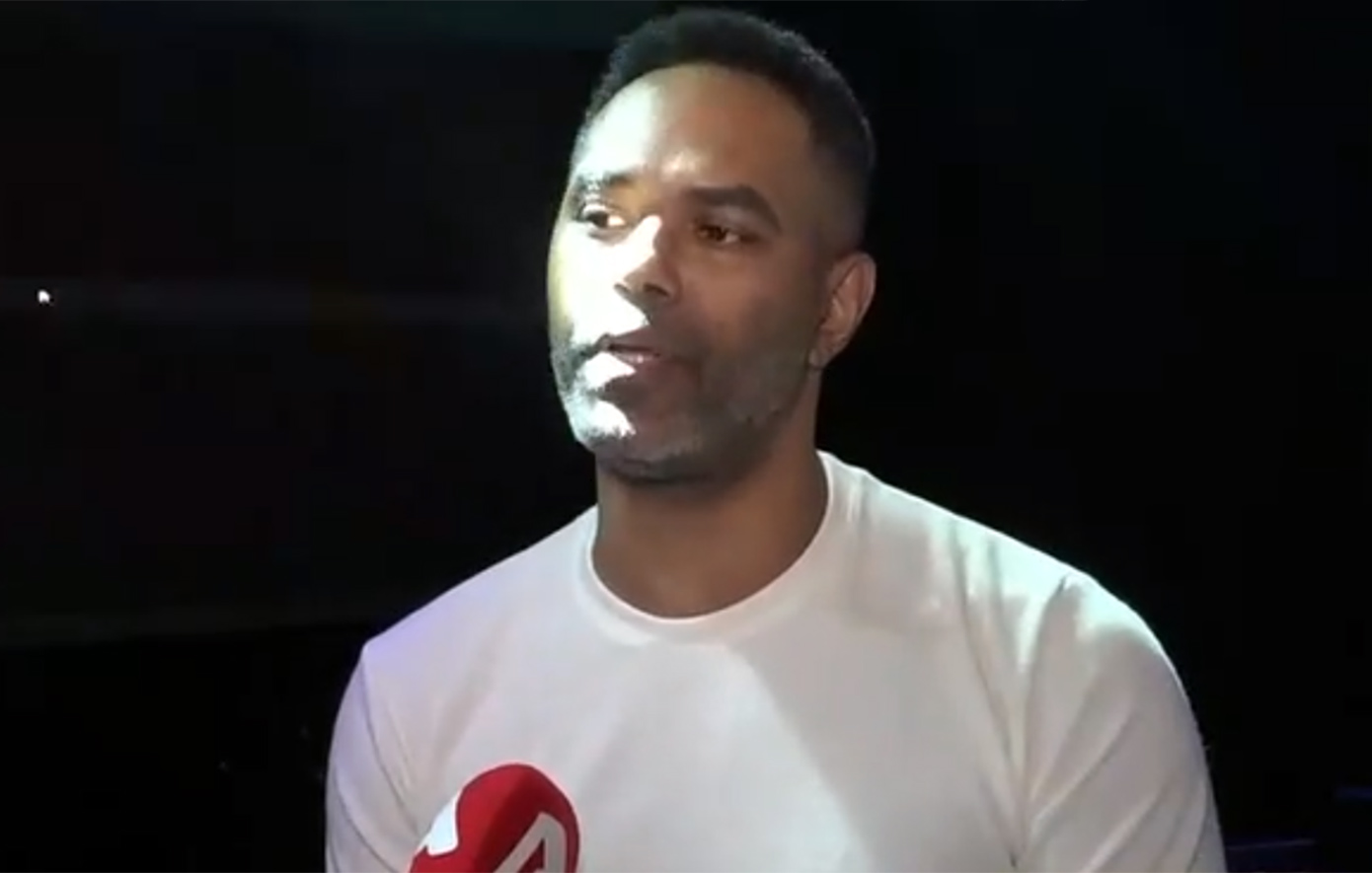 Χρήστος Ζαν Μπατίστ: «Είχα πάει σε σχολή για μανικιούρ &#8211; Ήταν δελεαστικό για τα μαγαζιά να ασχολείται ένας άνδρας με νύχια»