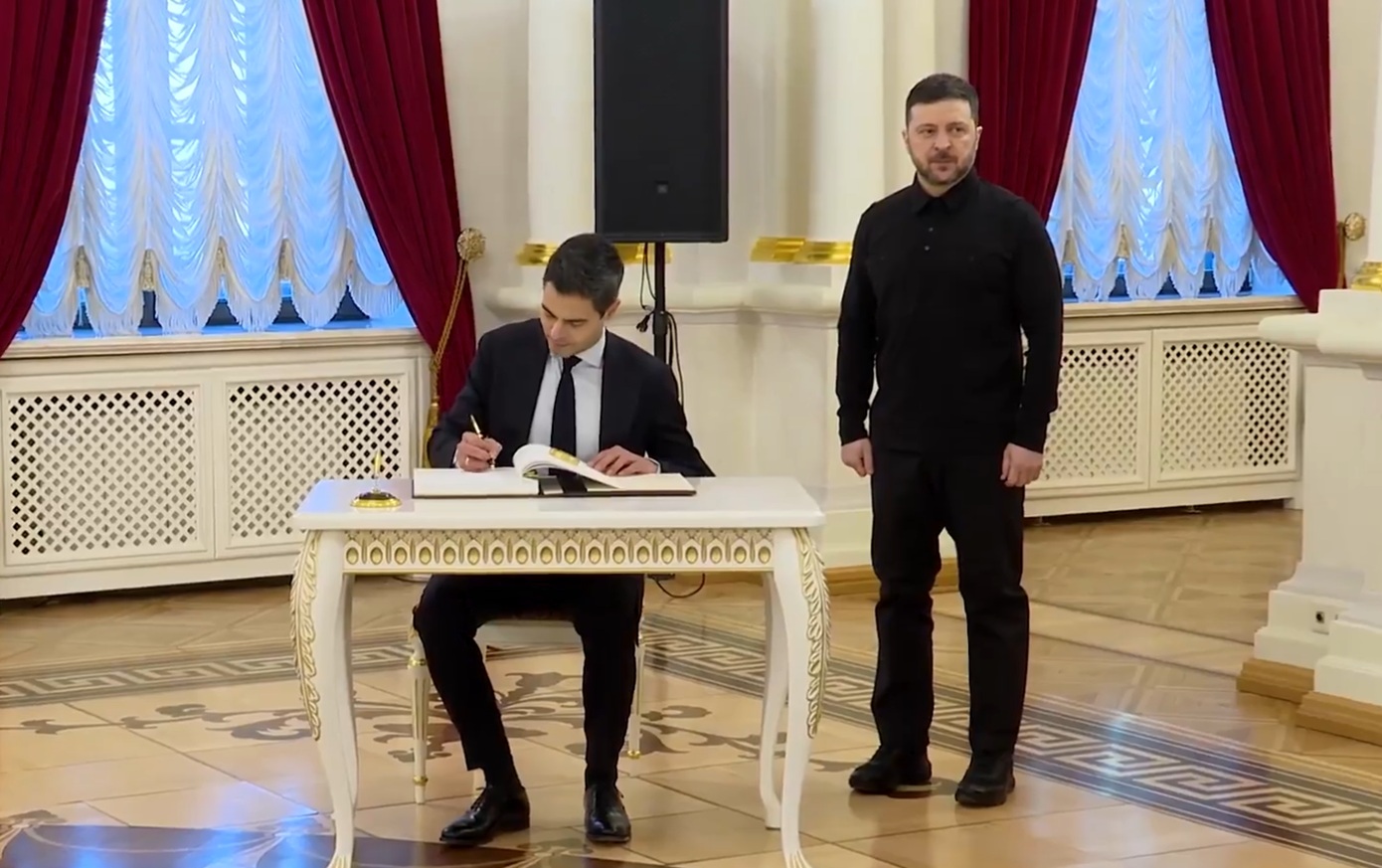 Ο Βολοντίμιρ Ζελένσκι ζήτησε συμπαραγωγή όπλων με την Ολλανδία