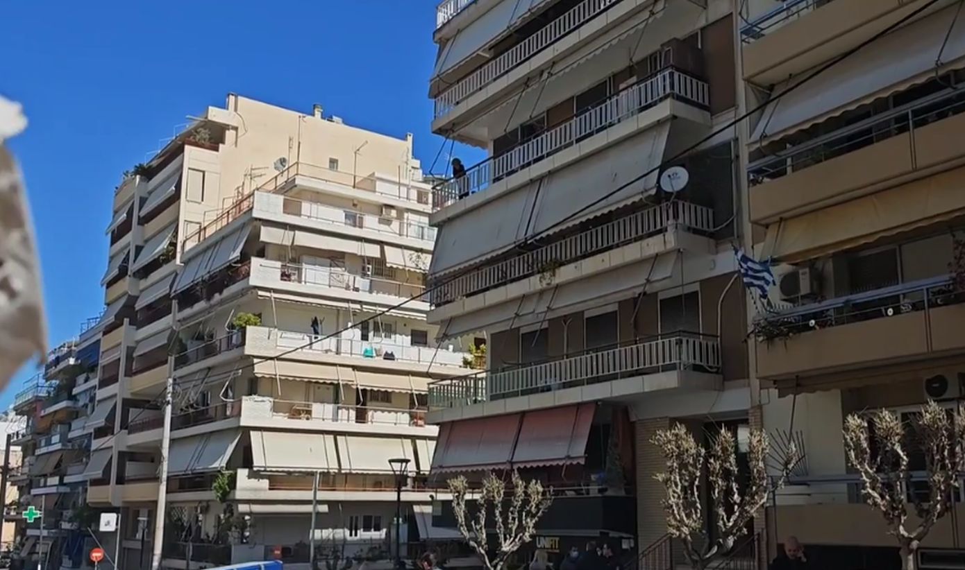 Θρίλερ στου Ζωγράφου με νεκρές μητέρα και κόρη σε δωμάτιο με χτισμένη πόρτα &#8211; Κρατείται ο γιος της οικογένειας