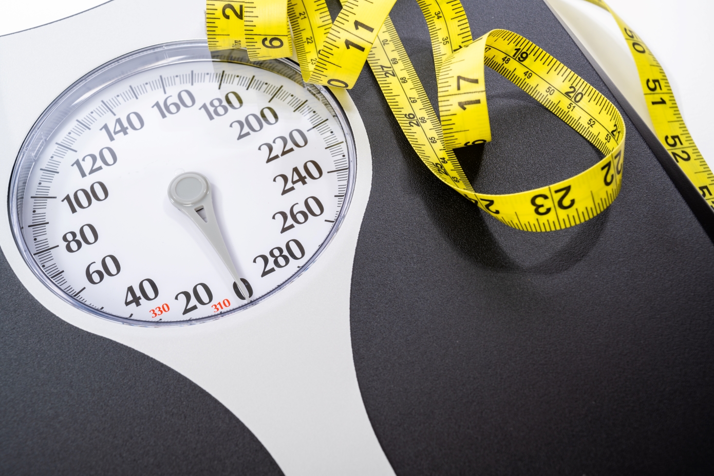 Είναι ρεαλιστική ή ακόμα και ασφαλής η απώλεια 5 κιλών σε ένα μήνα; Απαντούν ένας γιατρός και ένας γυμναστής