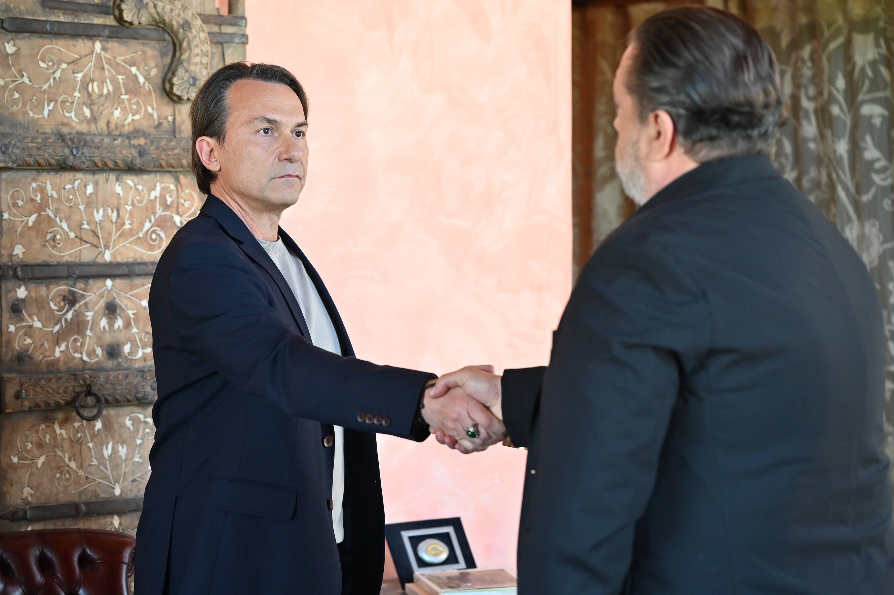 Να μ&#8217; αγαπάς: Ο Άγγελος αποφασίζει να συμφιλιωθεί με τον Θεόφιλο