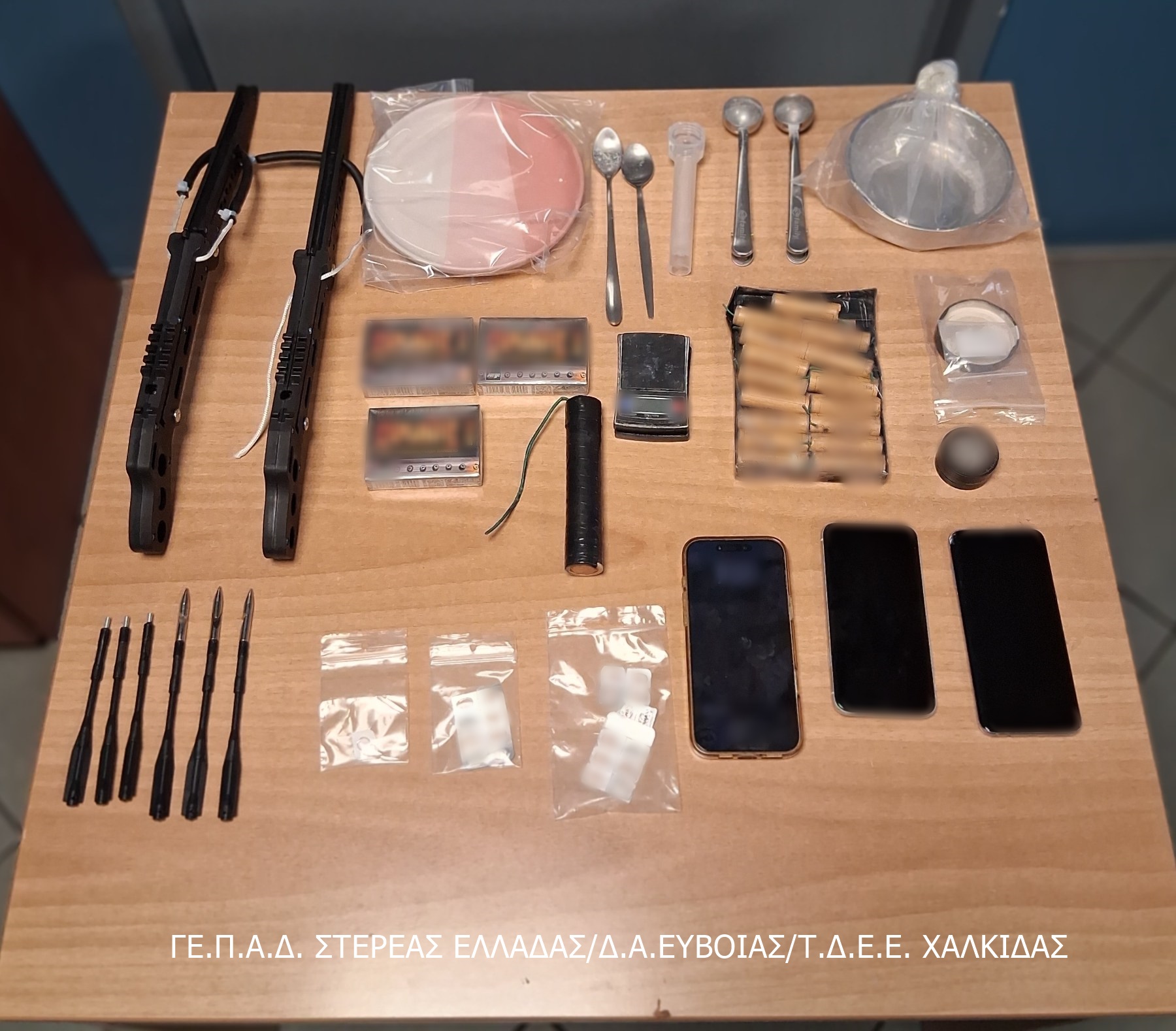 Χαλκίδα: Αρχαία, όπλα και ναρκωτικά στα χέρια της ΕΛ.ΑΣ.