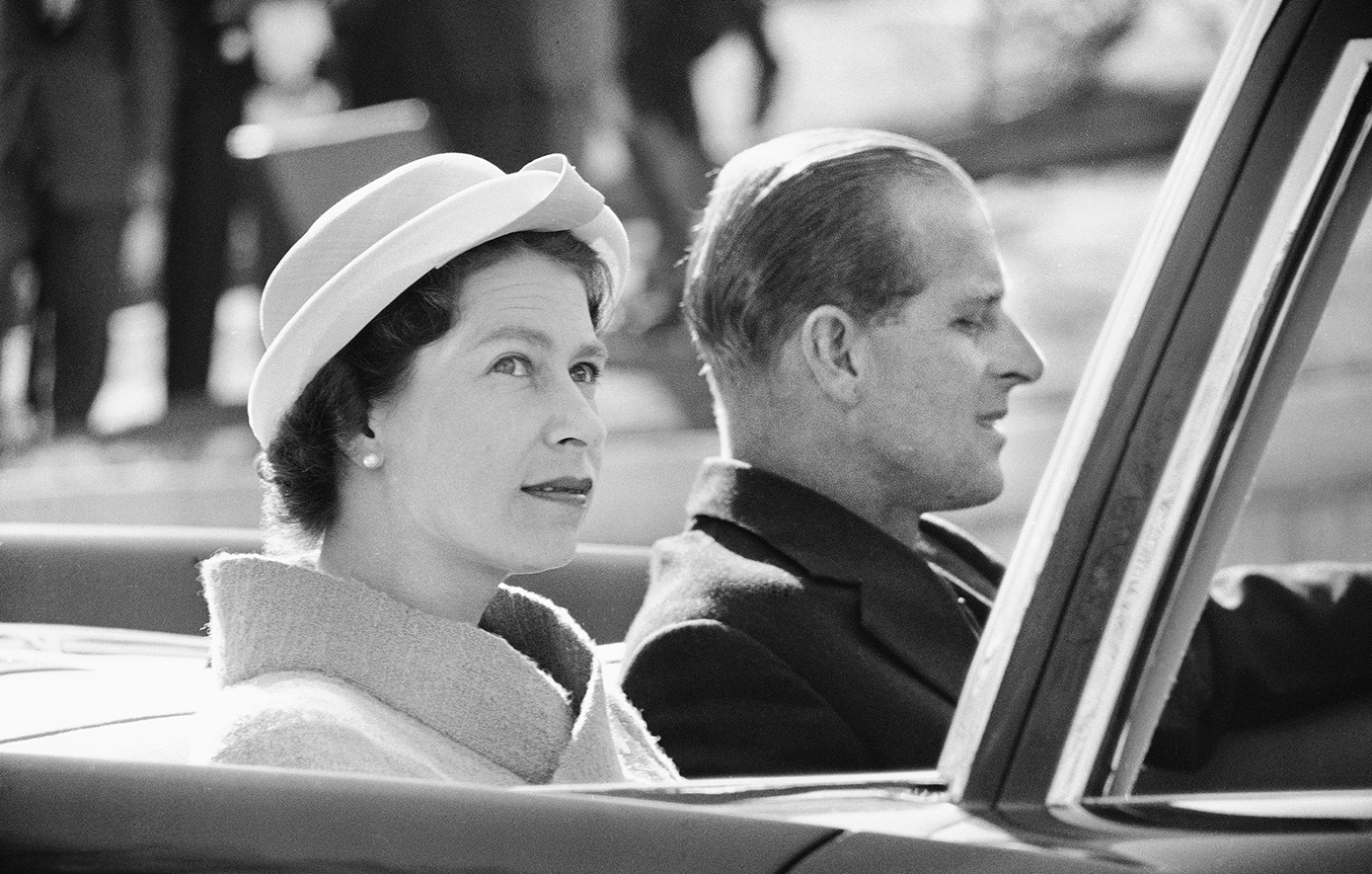 Αποκαλύφθηκε καυγάς βασίλισσας Ελισάβετ &#8211; πρίγκιπα Φιλίππου: «Σταμάτα, αλλιώς θα σε κατεβάσω»