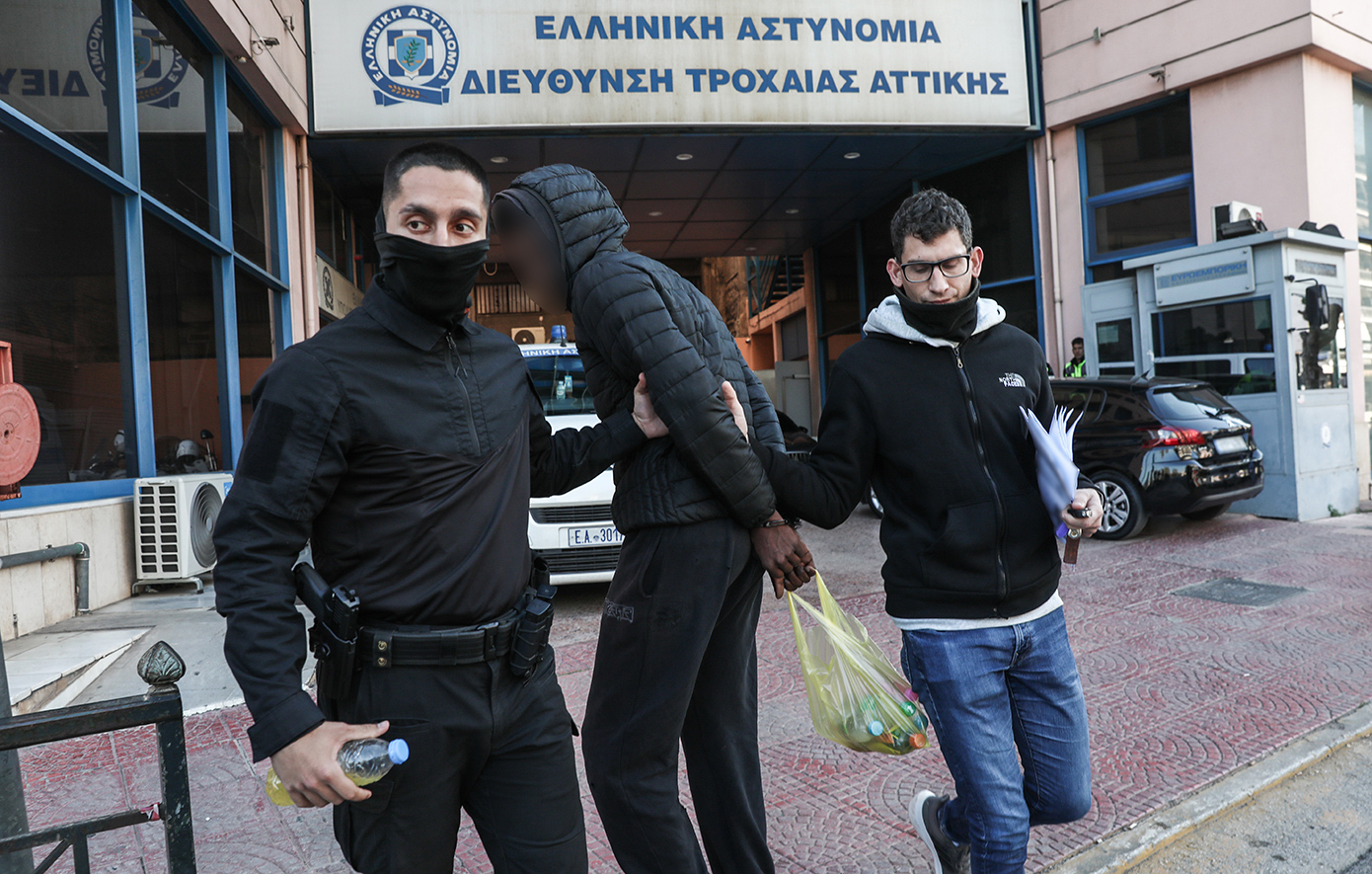 Τροχαίο στη Λιοσίων: Ποινική δίωξη σε βαθμό κακουργήματος στον 16χρονο οδηγό της μηχανής